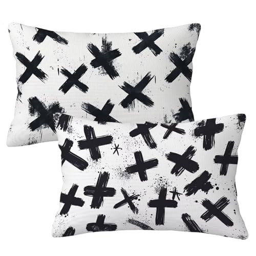 Impression double face pour cette housse coussin noir et blanc 40x60 cm de style géométrique