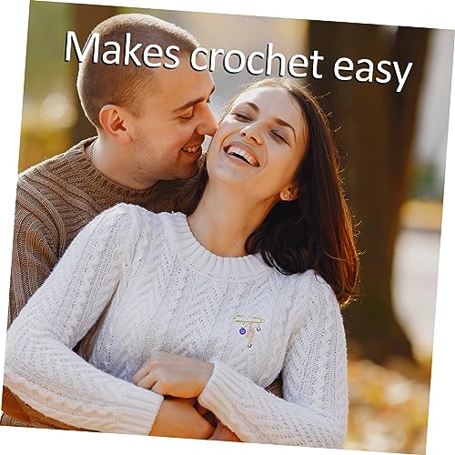Mal de ojo pin de chal ideal para abrigarse en bodas de invierno 5