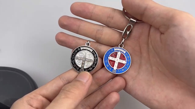 Porte-clés Métal Lourd Saint Benoît (San Benedetto) Style Pistolet - Fabriqué Au Mexique