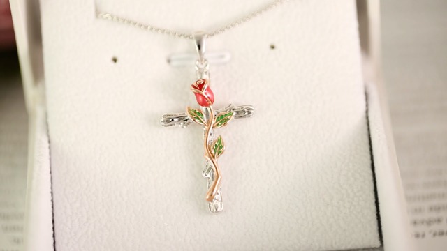 Collana Croce Con Rosa In Acciaio Inox | Ciondolo Ispiratore Con Iniziale | Gioiello Religioso Per Donna | Catena Regolabile Fino A 59 Cm - 2