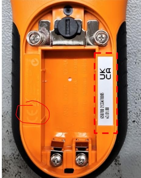Open battery compartment of the Gallagher i Series Remote