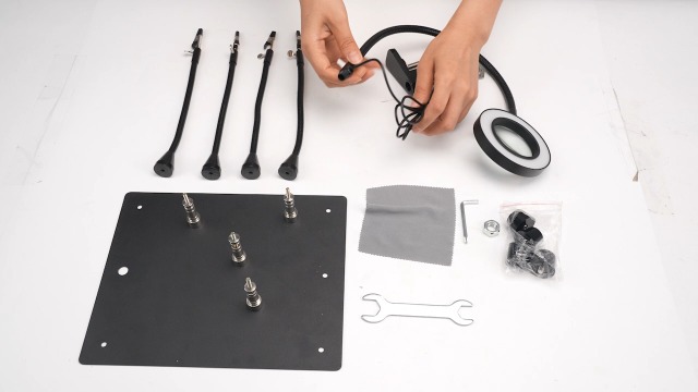Stazione Di Saldatura Elettrica Con LED E Lenti D'Ingrandimento (3x/4,5x/25x) – Supporto E Pinze A 360° - 3