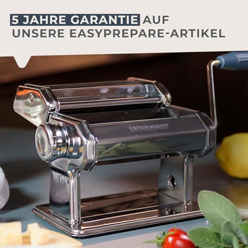 Foto von Fackelmann #easyprepare Nudelmaschine für leckere Pasta – Aufsätze für Lasagneblätter, Tagliatelle & Spaghetti – Inklusive Tischhalterung und Anti-Rutsch-Boden, Weiß/Blau-grau