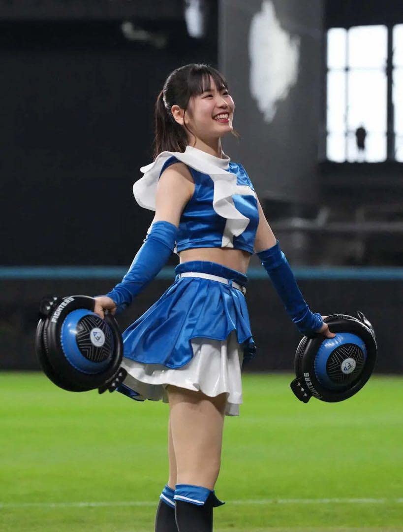 Amazon.co.jp: ファイターズガール滝谷美夢 BBM2022直筆サインカード
