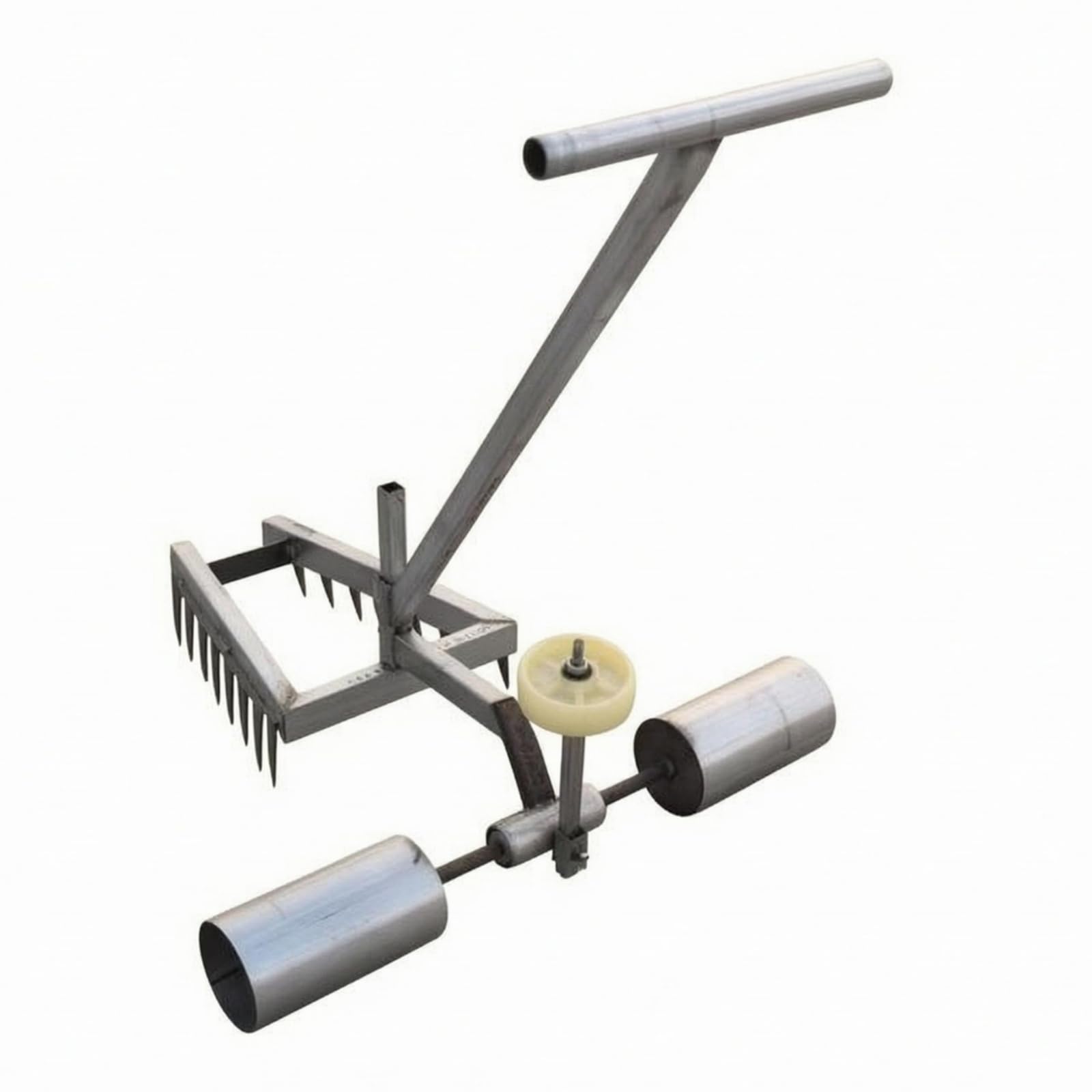Attrezzo Copertura Suolo Utensile Agricolo Terreno Attrezzo Piantare Rullo Scorrevole su Ruote Bordi con Denti Metallo Saldato Manico Angolato T