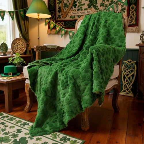 Hahafelt St. Patricks Day Throw Blanket 50 x 60 Inch Irish Green Shamrock Blanket Velvet Faux Rabbit Fur Soft Lightweight for Home Living Room Couch Sof Bedding St. Patricks Day Decor