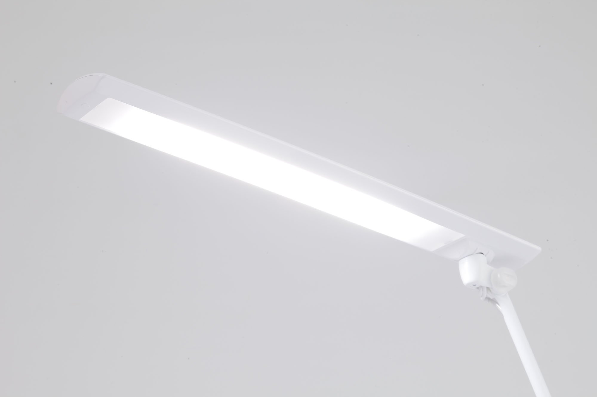 Amazon | SWAN スワン電器 LEDデスクライト(ブルーライトカット