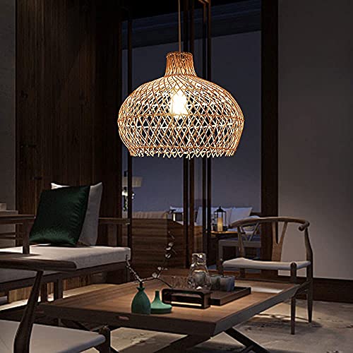 Chandelier en bambou pour remplacer un plafonnier éblouissant par une lumière douce