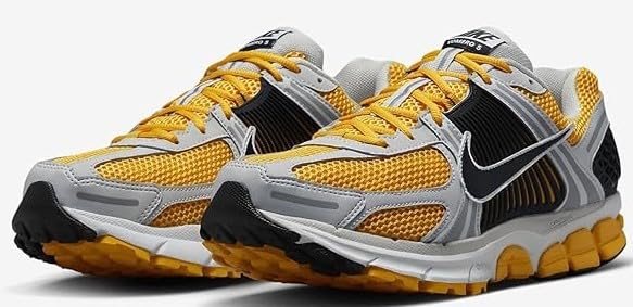 Nike Zoom Vomero in University Gold3