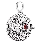 Zartes Medaillon mit mittelalterlicher Ornamentik im Antik-Silber Style