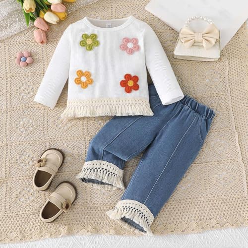 Conjunto de ropa de niña moderno con pantalones vaqueros con flecos y flores 2