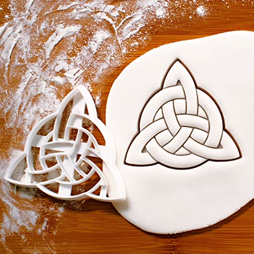 Set Of 2 Celtic Triquetra Cookie Cutters (Designs: Celtic Heart And Triquetra), 2 Pieces - Bakerlogy #TOP5