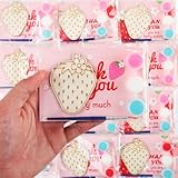 Package includes: You’ll get 24pcs of strawberry unfinished wooden crafts(7.1 x 5.3cm/2.8 x 2.1inch) and 24pcs of strawberry thank you cards(8.5 x 12cm/3.3 x 4.7inch) in 2 styles, 24pcs of 3 colors 2ml strawberry color pigment in 2 styles, 24pcs of c...