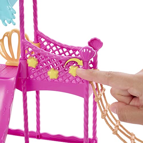 Barbie Skipper Erste Jobs Puppe und Accessoires - Erste Arbeitswelterfahrung im Wasserpark mit echter Wasserrutsche, Zubehörteile, für Kinder ab 3 Jahren, HKD80