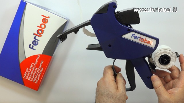 Prezzatrice Etichettatrice Ferlabel LYC - 8 Caratteri, Con 4 Rotoli Da 1500 Etichette, Ideale Per Negozi E Attività - Foto 3