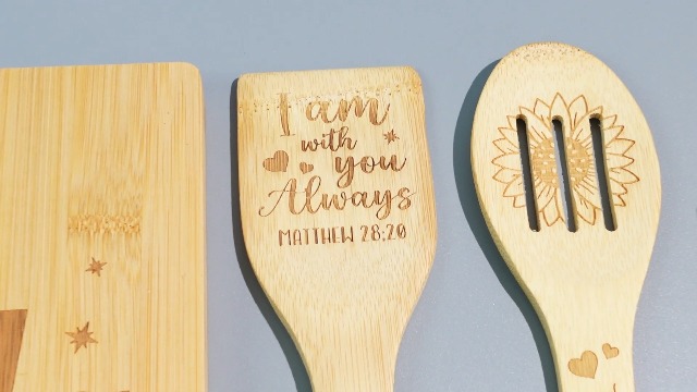 Set de 4 utensilios de cocina de bambú con mensaje cristiano miniatura 7