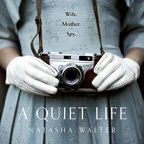 Diseño de la portada del título A Quiet Life