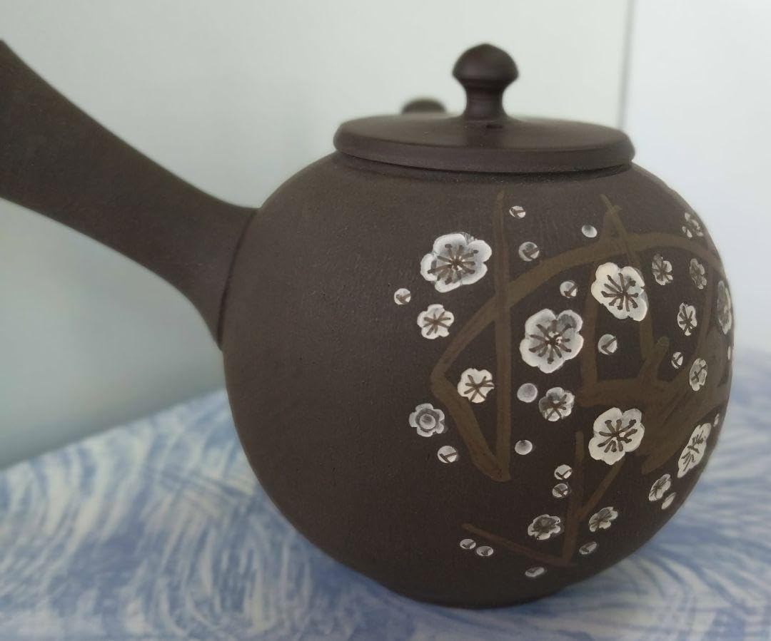 Amazon.co.jp: 常滑製陶60年都築青峰作丸形インロー「黒泥白梅に蝶」さ 