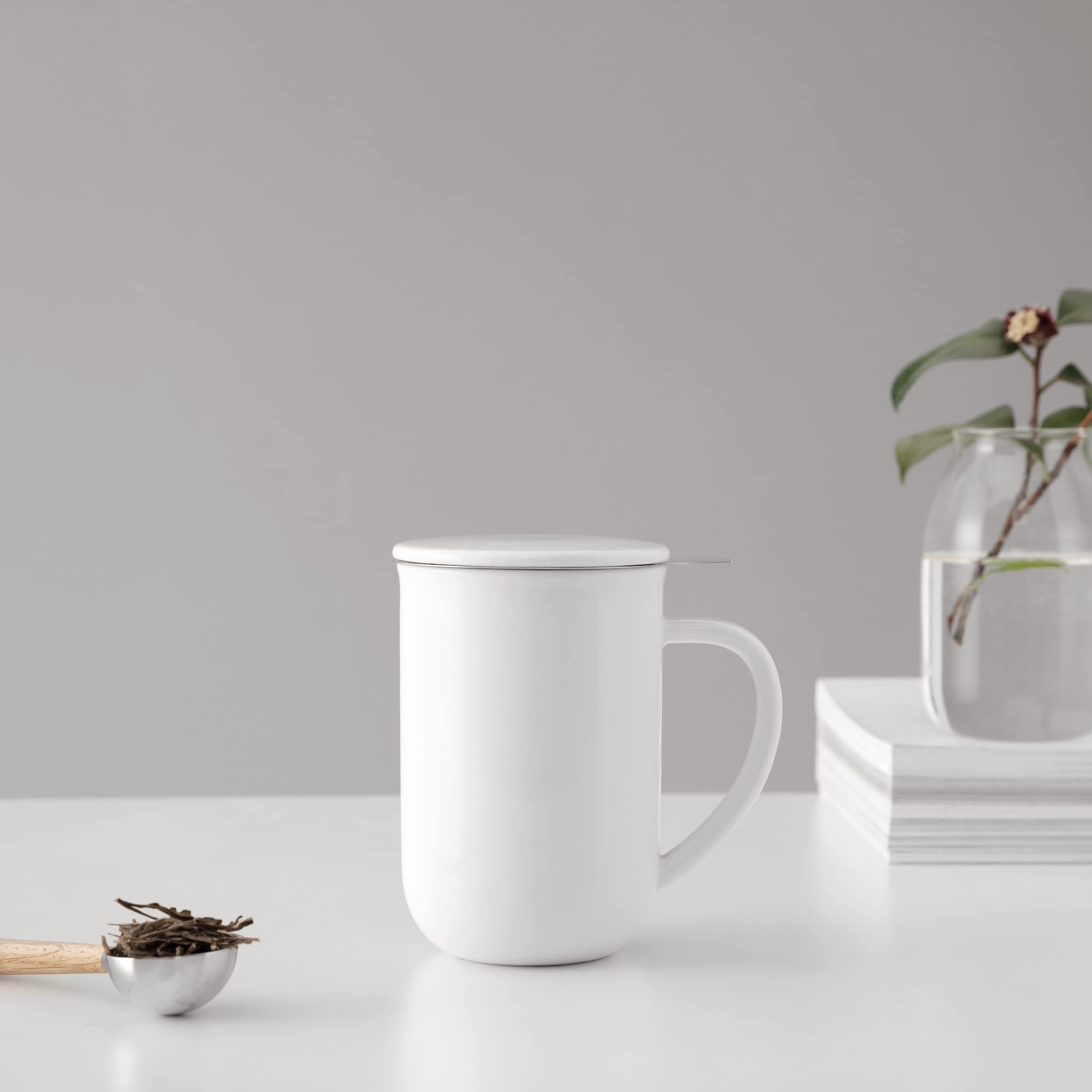VIVA Minima Balance Taza infusora de porcelana blanca pura - 17 oz / 500 ml con filtro de acero inoxidable y tapa - Perfecta para preparar té de hojas sueltas.