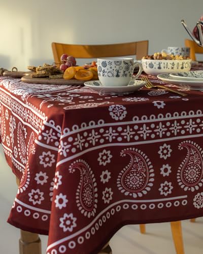 Nappe rouge infroissable Kala finie la corvée de repassage à table