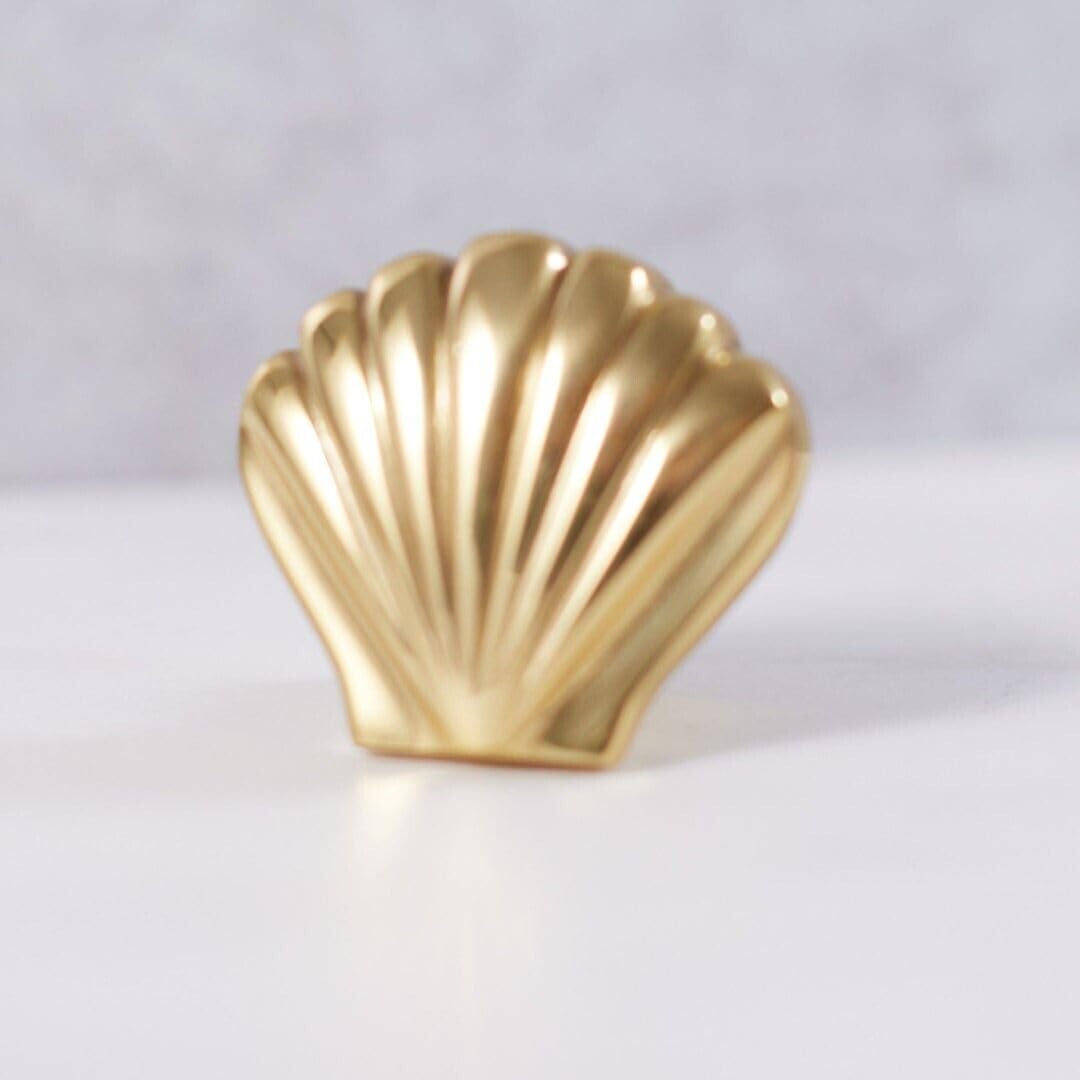 Manor Polished Brass Shell Knobs Pull Handles for Furniture Cupboard Drawer Cabinet Door