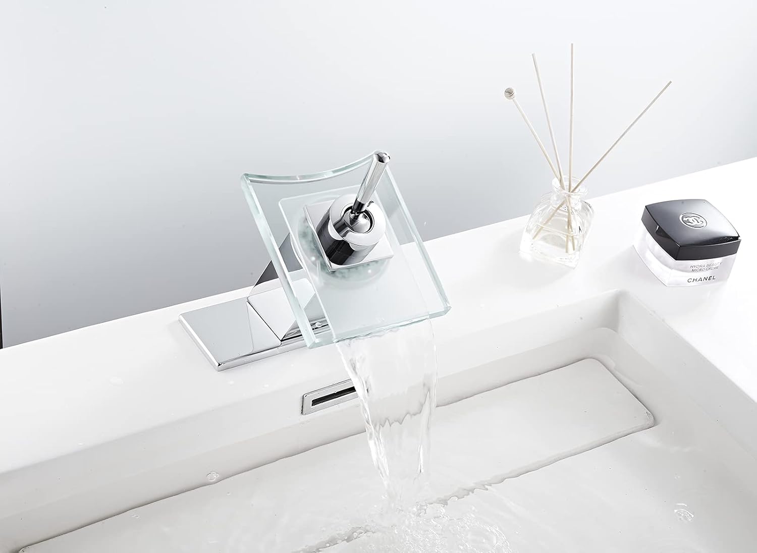 Bathroom Faucet Glass Spout Waterfall One Handle Single Hole Basin Vanity Bathroom Sink Faucet Chrome Modern Solid Brass Lavatory Bath Bathtub Faucets Mixer Tap Commercial Unique Designer