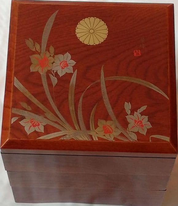 金彩三段重箱 木製漆器 菊紋章入