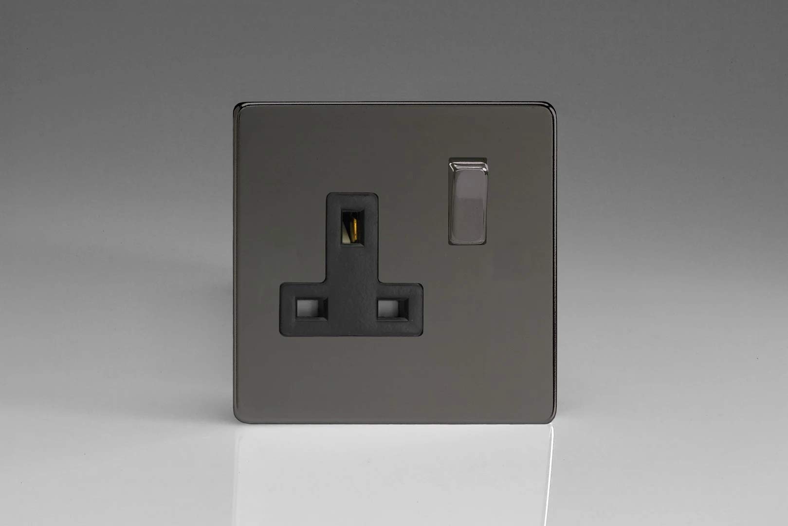 Varilight Xdi4Bs 13A Socket Black 1-Gang Iridium Black,86X86X32mm from B&Q