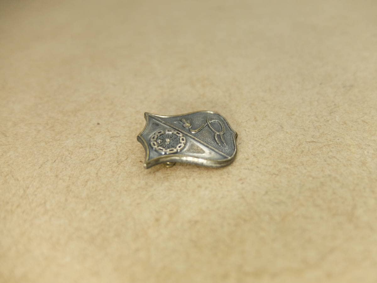 ●バッジ バッチ ピン ピンバッジ 校章 記章 徽章 聖心女子学院 シルバー i-img1200x1200-