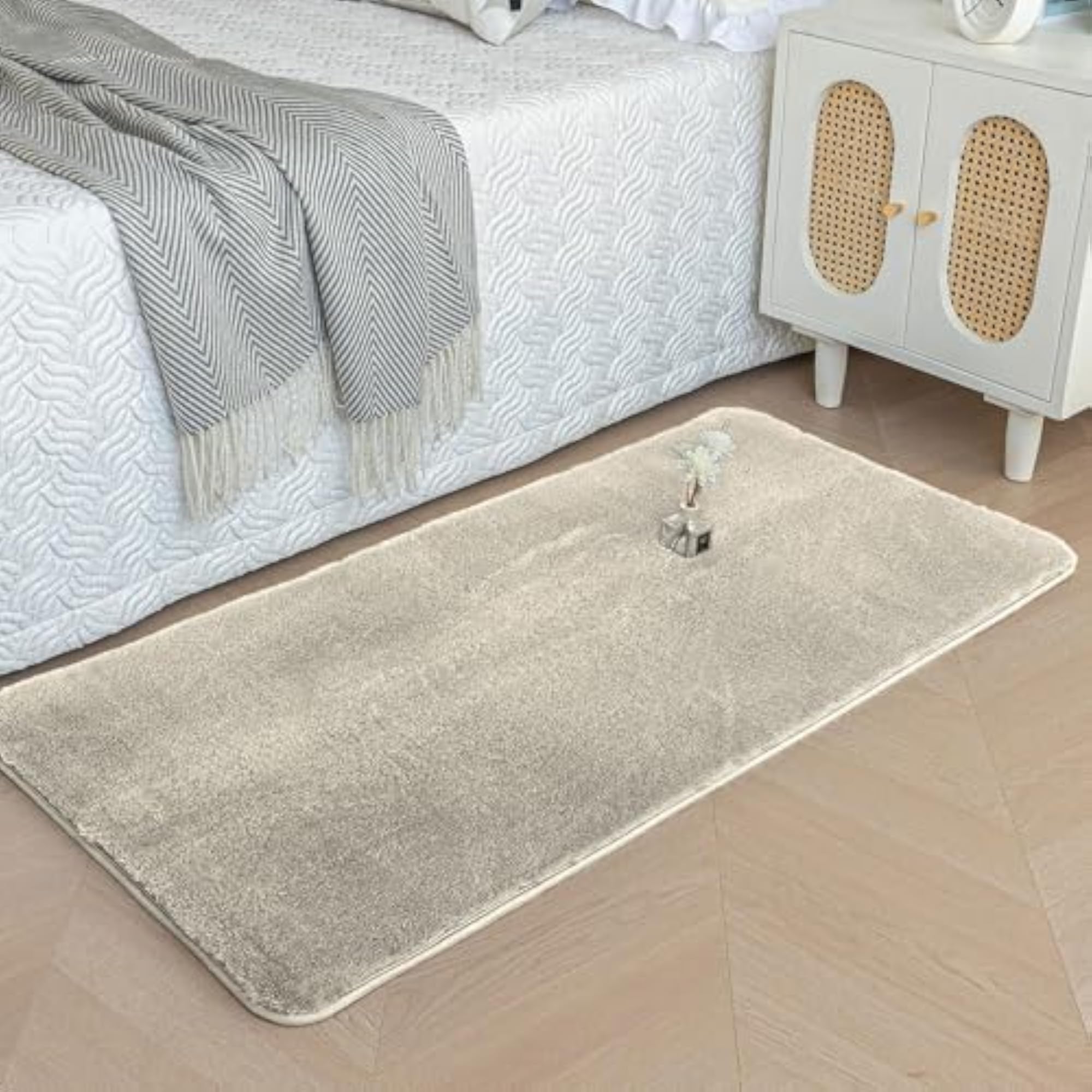 Super Soft Water Absorbent Beige Bath Mat Carpet, 4x6 Feet