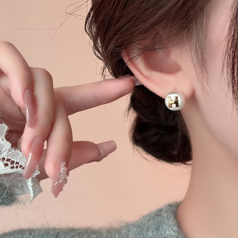 The stud earrings are small and exquisite. You don't need to take them off when sleeping. This is a light luxury pure silver summer earring for women4
