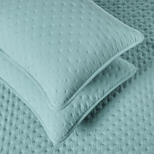 Image of Amazon Basics Brushed Microfiber Quilt Set, Extra Soft with Natural Texture, 3-Piece, King, Blue
