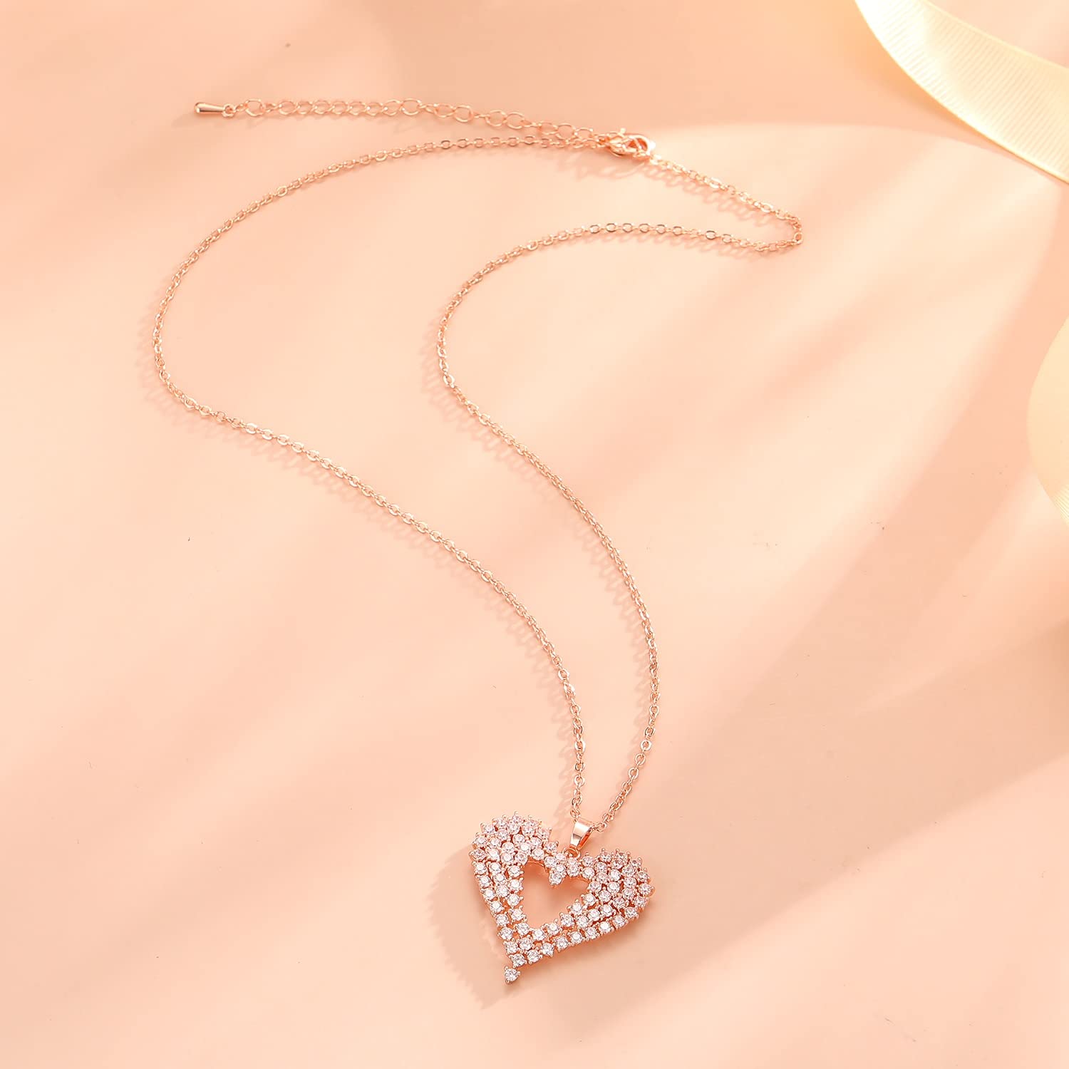 Collane Collana a Sospensione in Cristallo a Forma di Cuore Lucido Collana da Donna Banchetto di Banchetto Moda squisita Elegante Collana Gioielli Collana da Donna (Metal Color : Gold)