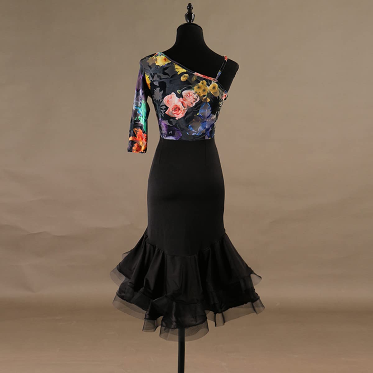Damen Latein-Tanzkleider Ballsaal Einarm Salsa Samba Cha Cha Übungsrock Schwarzes Latein-Wettkampfkleid Walzer Performance Kleid Foxtrot Praxisrock Ballsaal Tanzkleider