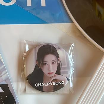 Amazon.co.jp: ITZY チェリヨン うちわ 缶バッジ ラントレ JYP袋