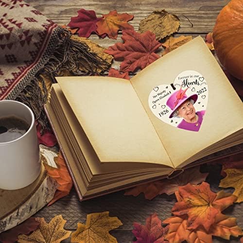 Queen Elizabeth II Remembrance Gift Merchandise Memorabilia Souvenir Keepsake Wooden Hanging Heart Plaque Commemorative Her Majesty 70 Years in Service Memory Decoration