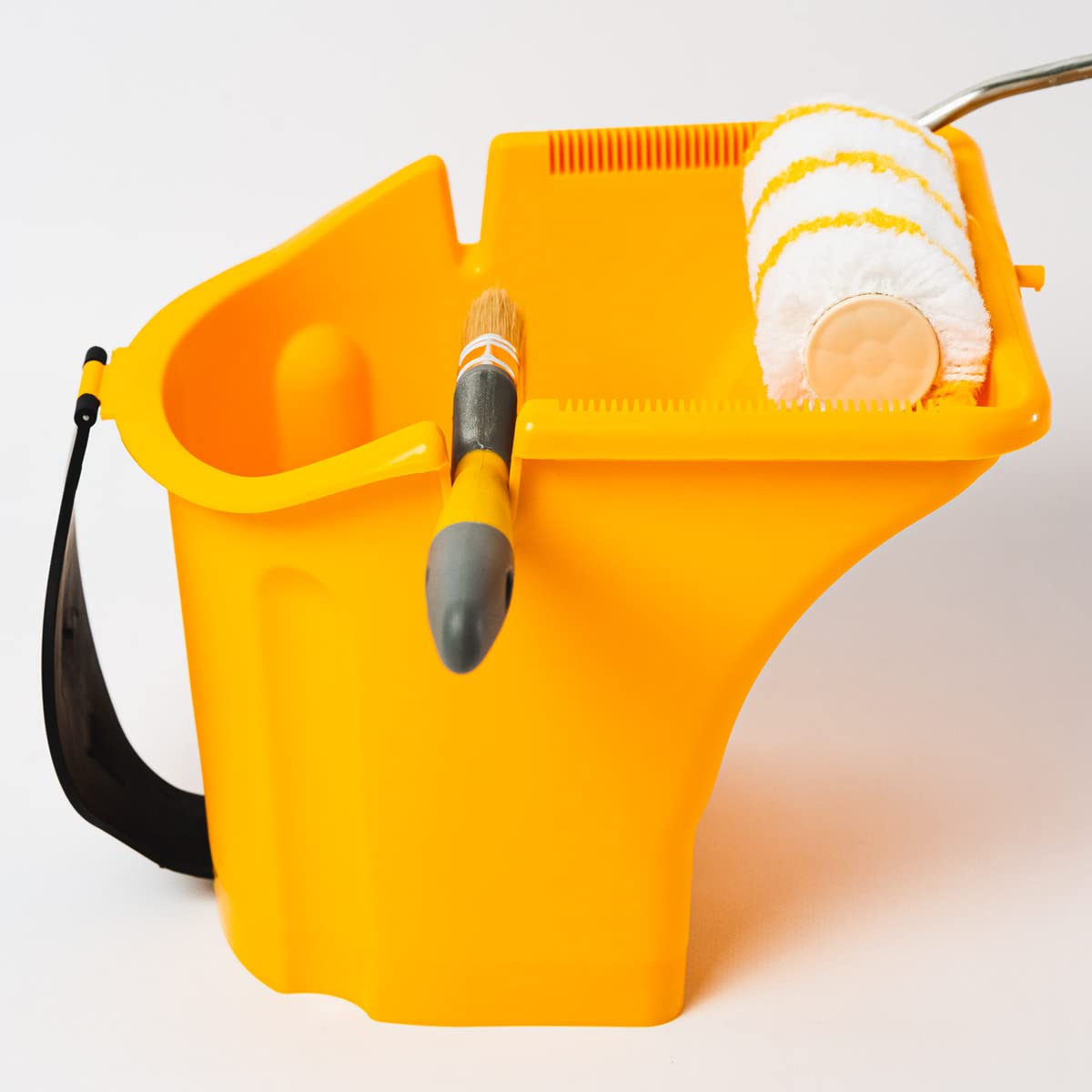 HARDY WORKING TOOLS A0146-329901 Seau de peinture avec 5 inserts transparents, gobelet de peinture de 2 l, poignée réglable, seau en plastique, seau de chantier, avec rainures spéciales, jaune