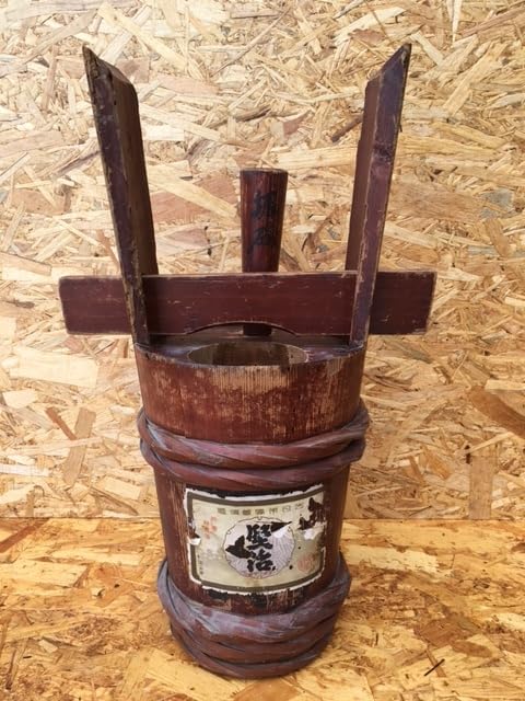 Amazon.co.jp: <>②大正時代古い角樽全高60センチ酒樽桶縁起物古道具木製古民具レトロインテリア漆器オブジェ寿酒店酒屋 303 ...