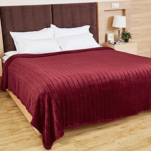 Bertte Throw Blanket Super Soft Cozy Warm Blanket 330 GSM Lightweight Luxury Fleece