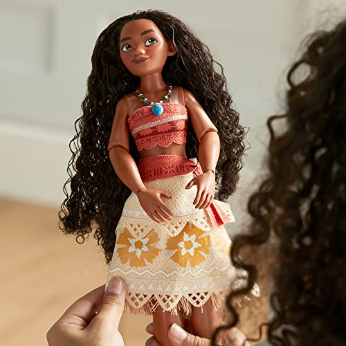 Disney Store Official Moana Classic Doll for Kids 26.5cm/10”, Includes Brush with Moulded Details - Image 3