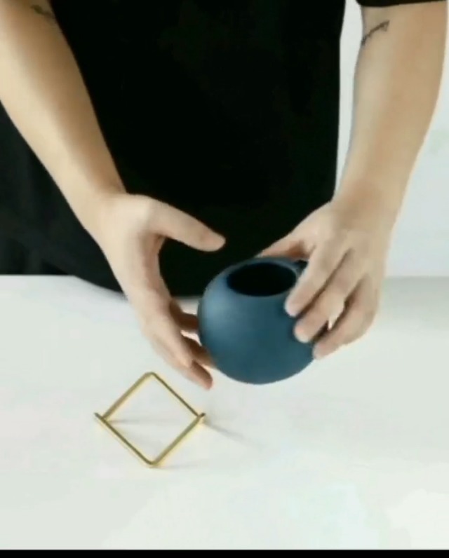 Vase Décoratif En Céramique Bleu Mat Avec Support Métal - Forme Ronde Moderne Pour Maison Et Salon