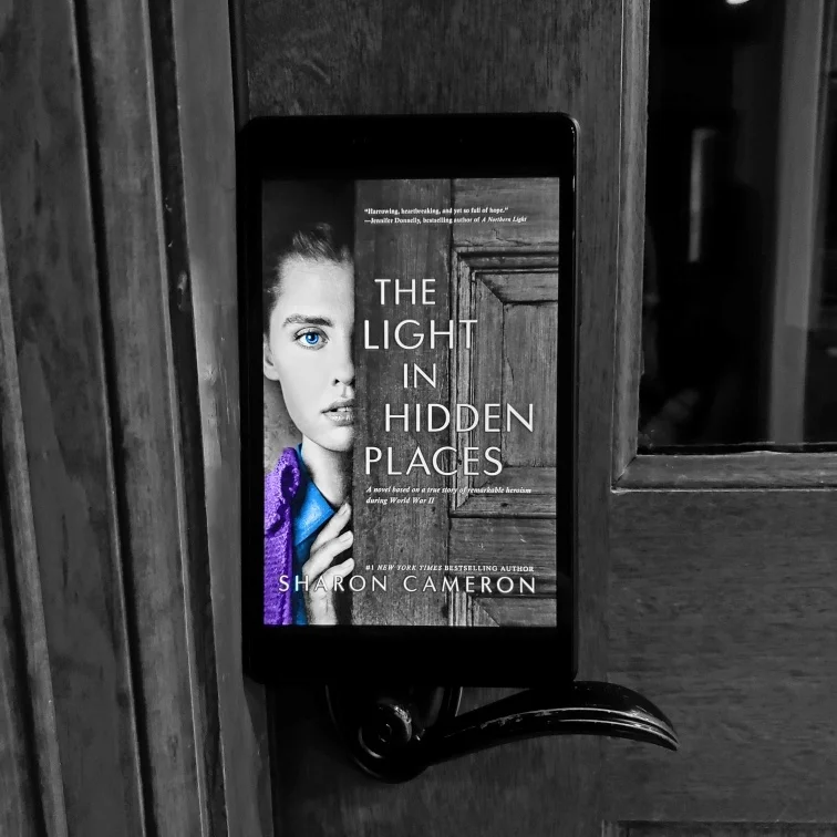 The Light in Hidden Places 9781338355949 Cameron, Sharon Books