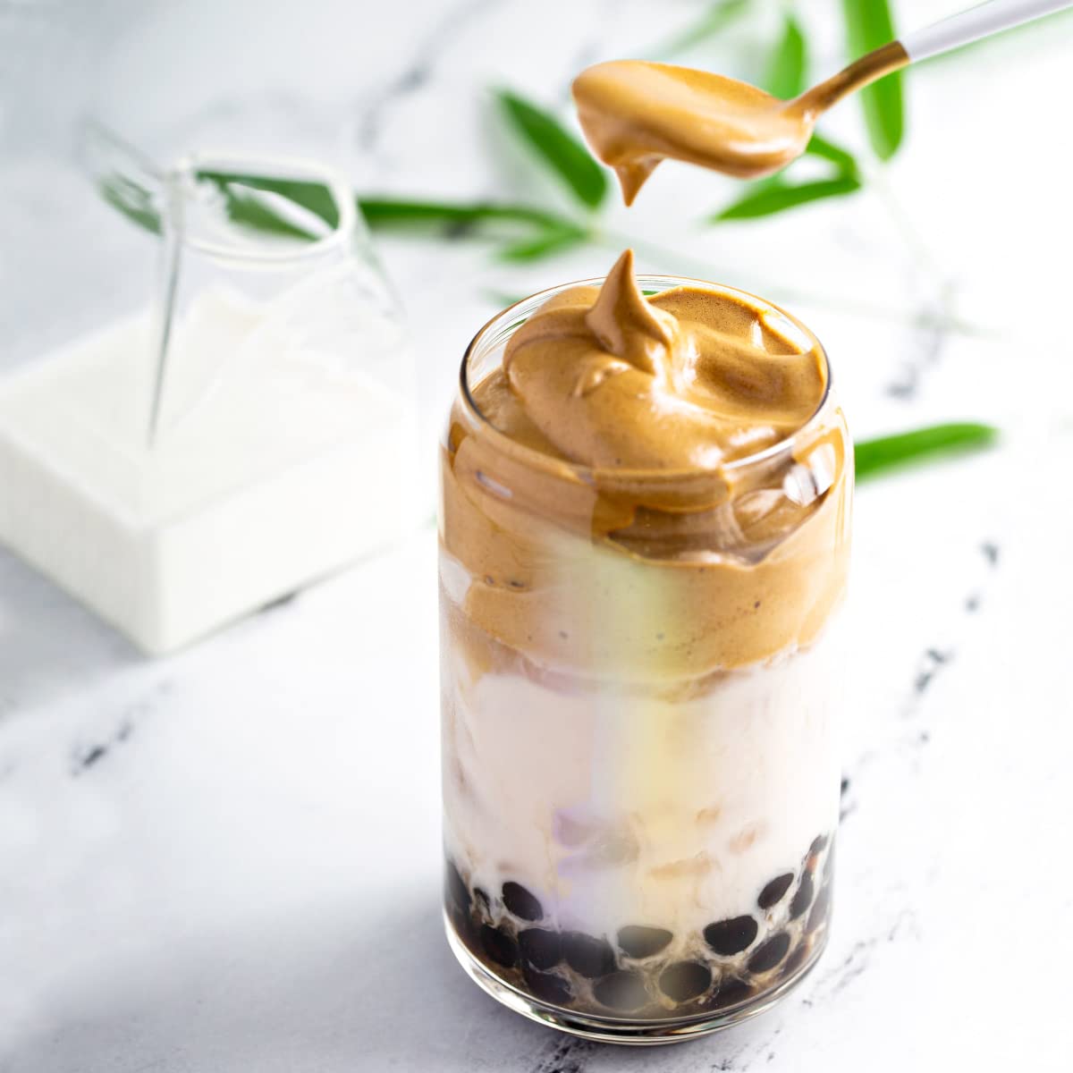 Ruckae Drinking Glasses with Bamboo Lids and Straw, 16oz 8 Pack Glass Cups,Glass Tumbler with Straw and Lid,Smoothie Cup,Iced Coffee Cup for Beer,Soda,Iced Coffee, Smoothies,Cocktail,Whiskey