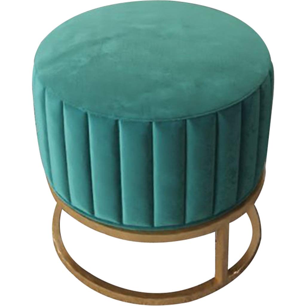 Ottomans confortables pour changer les chaussures près du lit