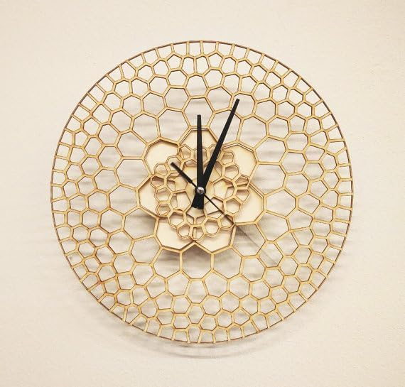 Horloge murale nid d'abeille dorée de 45,7 cm pour créer un salon moderne et chaleureux