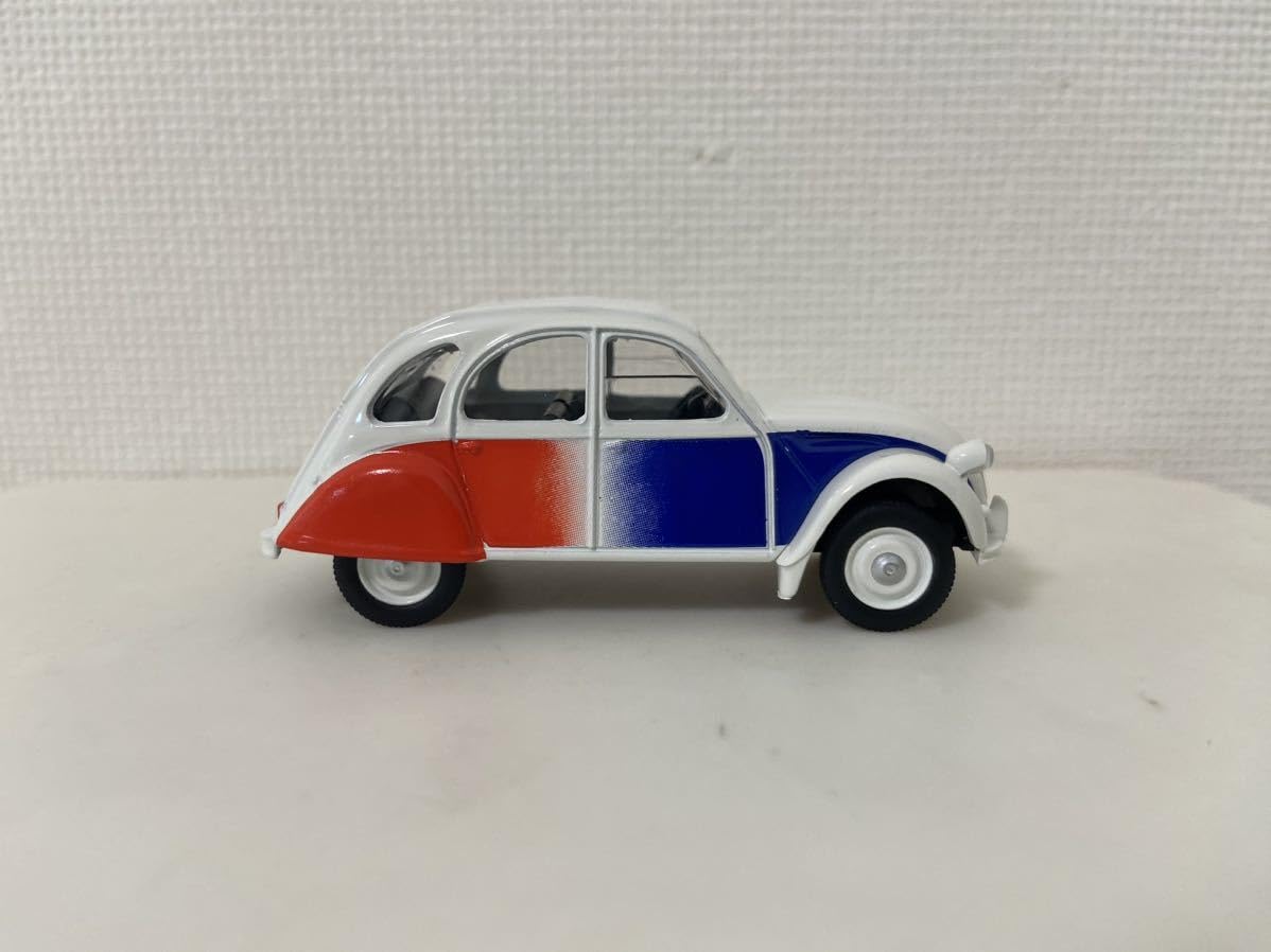 Amazon | ノレブ 1/64 シトロエン 2CV ホワイト レッド ブルー