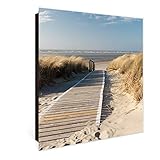 DETAILS: Der Schlüsselkasten ist 30cm x 30cm und 5cm tief. Die Tür besteht aus gehärtetem Glas, der Korpus präsentiert sich als dezentes schwarzes Metallgehäuse. Für einen sicheren Halt des großen Schlüsselkastens erfolgt die Aufhängung an 4 Stellen in der Rückseite, das Montagematerial fügen wir bei.