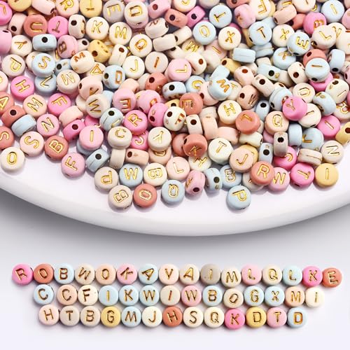 Iudsu 1000 Stück Perlen mit Buchstaben Set 7mm Bunte A-Z Acrylperlen Buchstabenperlen mit 600cm Unsichtbare Nylonschnur für Erstellen DIY von Armbändern Schlüsselanhängern Namensketten Handwerk