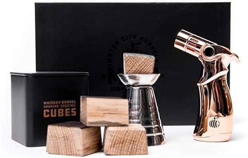 Cubed Series - Kit de infusor de whisky para cócteles con antorcha, unidad de medición Jigger y cuatro auténticos cubos de barril de whisky, kit de