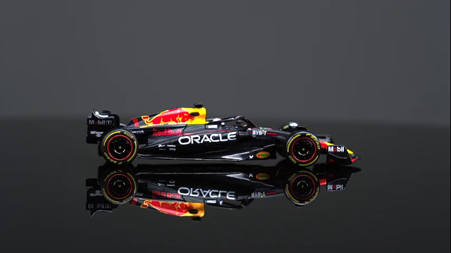 Amazon.com: Xiangtat 1:43 2024 F1 RB20 No. #1 Max Verstappen F1 No